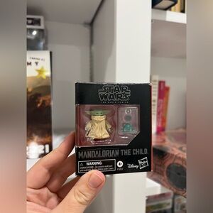 Star Wars The Black Series THE CHILD (THE MANDALORIAN) 1.5-Inch Action Figure